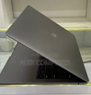 New Laptop Apple MacBook Pro 2017 16GB Intel Core I7 SSD 512GB