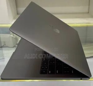 Photo - New Laptop Apple MacBook Pro 2017 16GB Intel Core I5 SSD 512GB