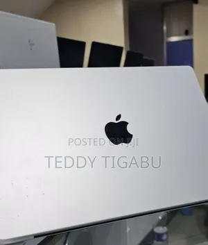 Photo - New Laptop Apple MacBook Pro 8GB Apple M3 SSD 512GB