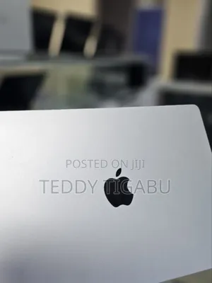 New Laptop Apple MacBook Pro 8GB Apple M3 SSD 512GB