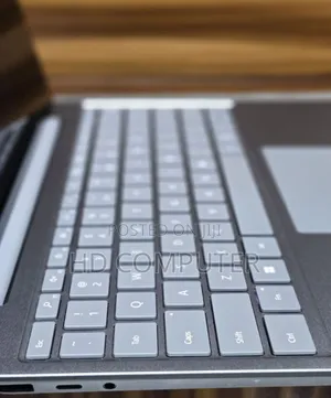 New Laptop Microsoft Surface 8GB Intel Core i5 SSD 256GB