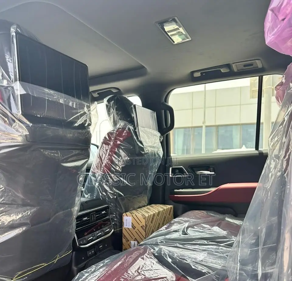 New Toyota Land Cruiser LC300 2025