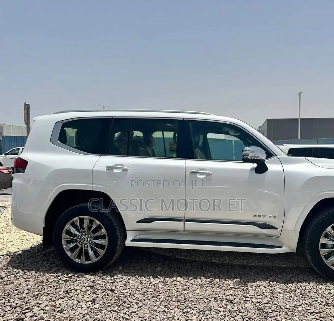 New Toyota Land Cruiser LC300 2025