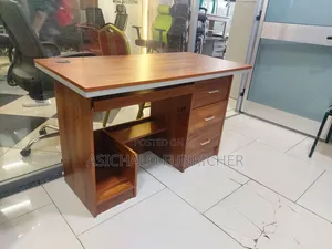 የቢሮ ጠርጴዘዎች