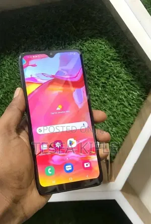 Photo - Samsung Galaxy A70 128 GB Gold