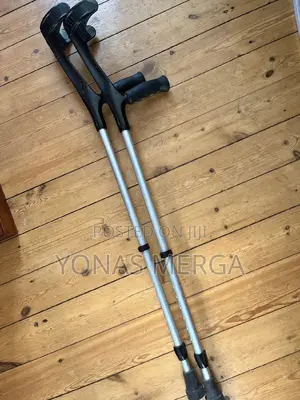 Photo - Best Forearm Crutches Provide Comfort嗜⨳Help You Choose Right Crutches