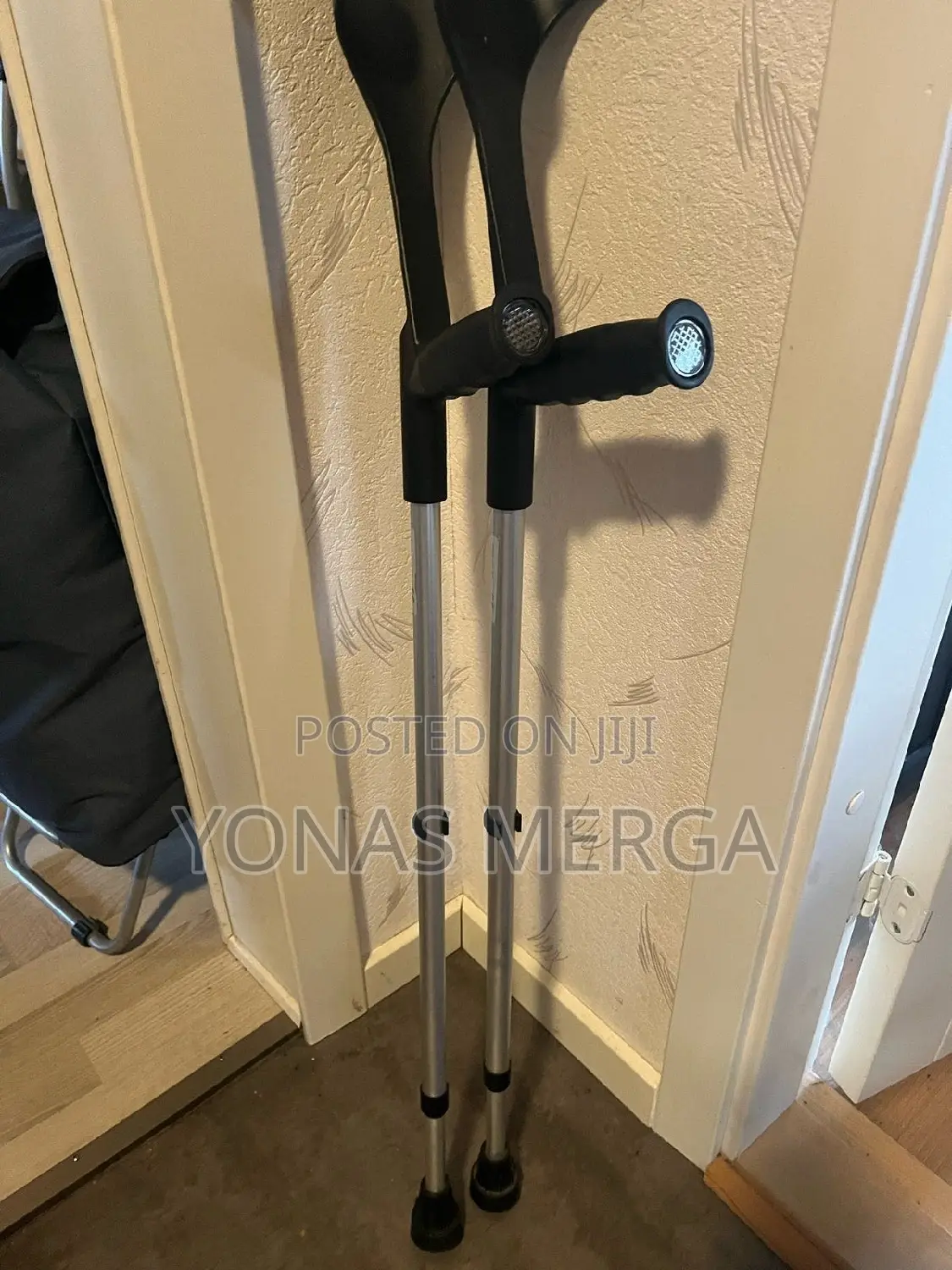 Elbow Crutches翰0 for Adult Patients Primarily to Assist With Recovery