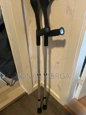 Photo - Elbow Crutches翰0 for Adult Patients Primarily to Assist With Recovery