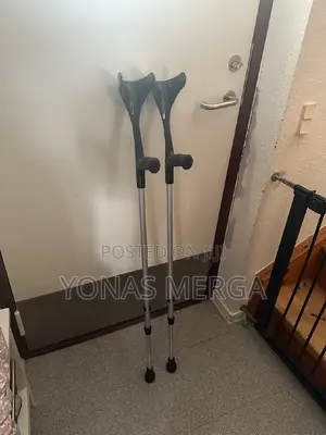 Photo - Crutches粵፬ክራንች፭medical Colored Ergonomic Forearm Crutches for Disabled