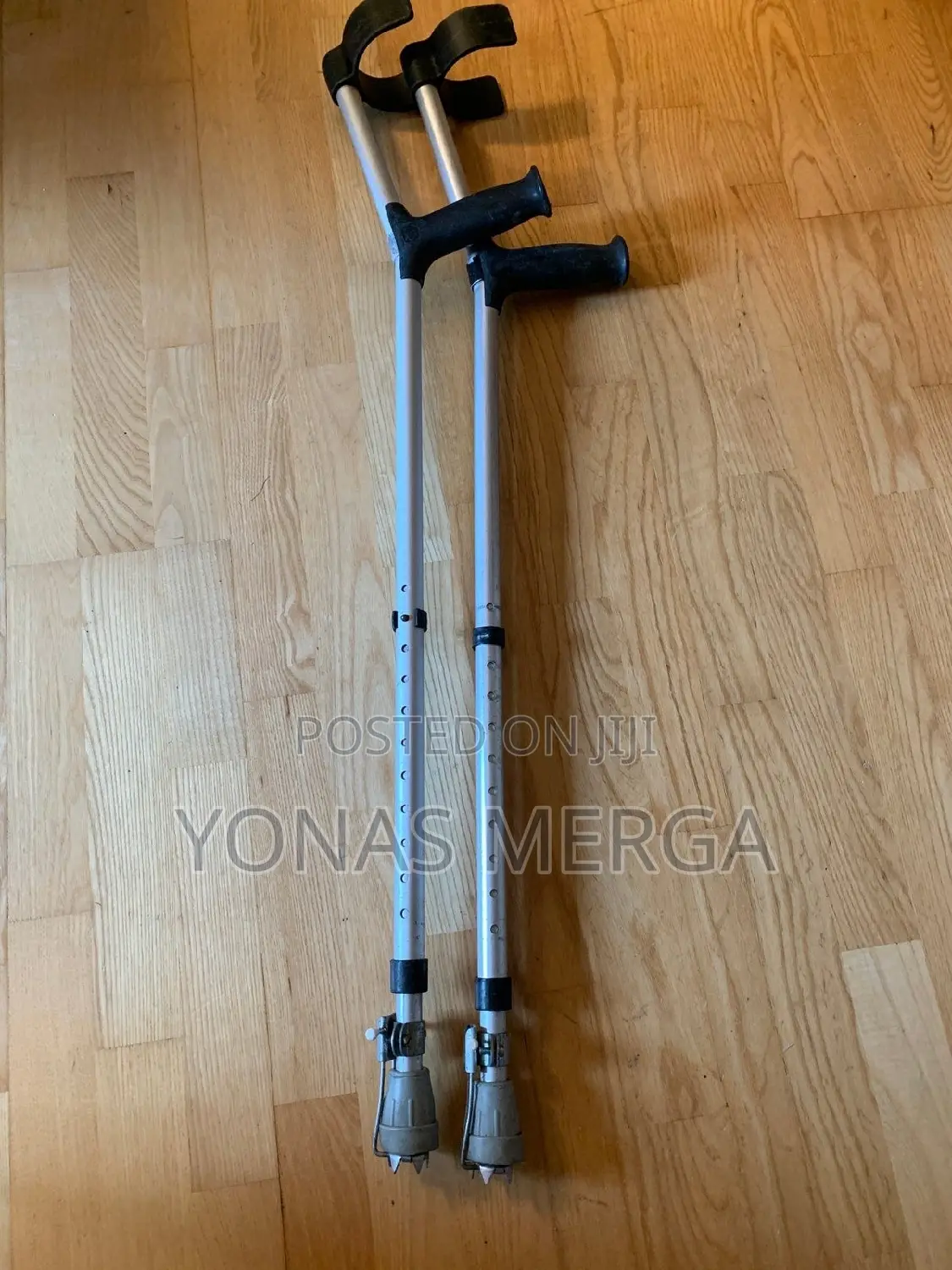 Crutches Are Ideal Leg Broke領癒crutches Are Suitable for Short- Long