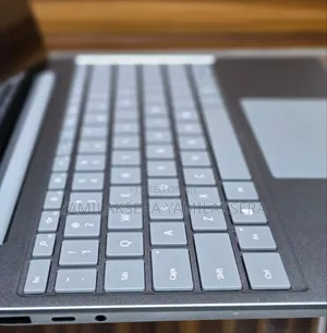 New Laptop Microsoft Surface 8GB Intel Core I5 SSD 256GB