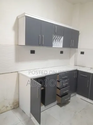 Photo - ግድግዳ ላይ የሚሰቀል 2 ሜትር ኪችን