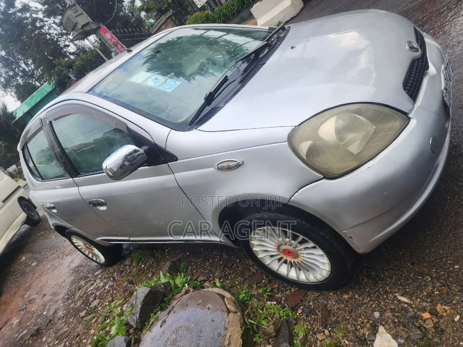 Toyota Vitz 2001 Silver