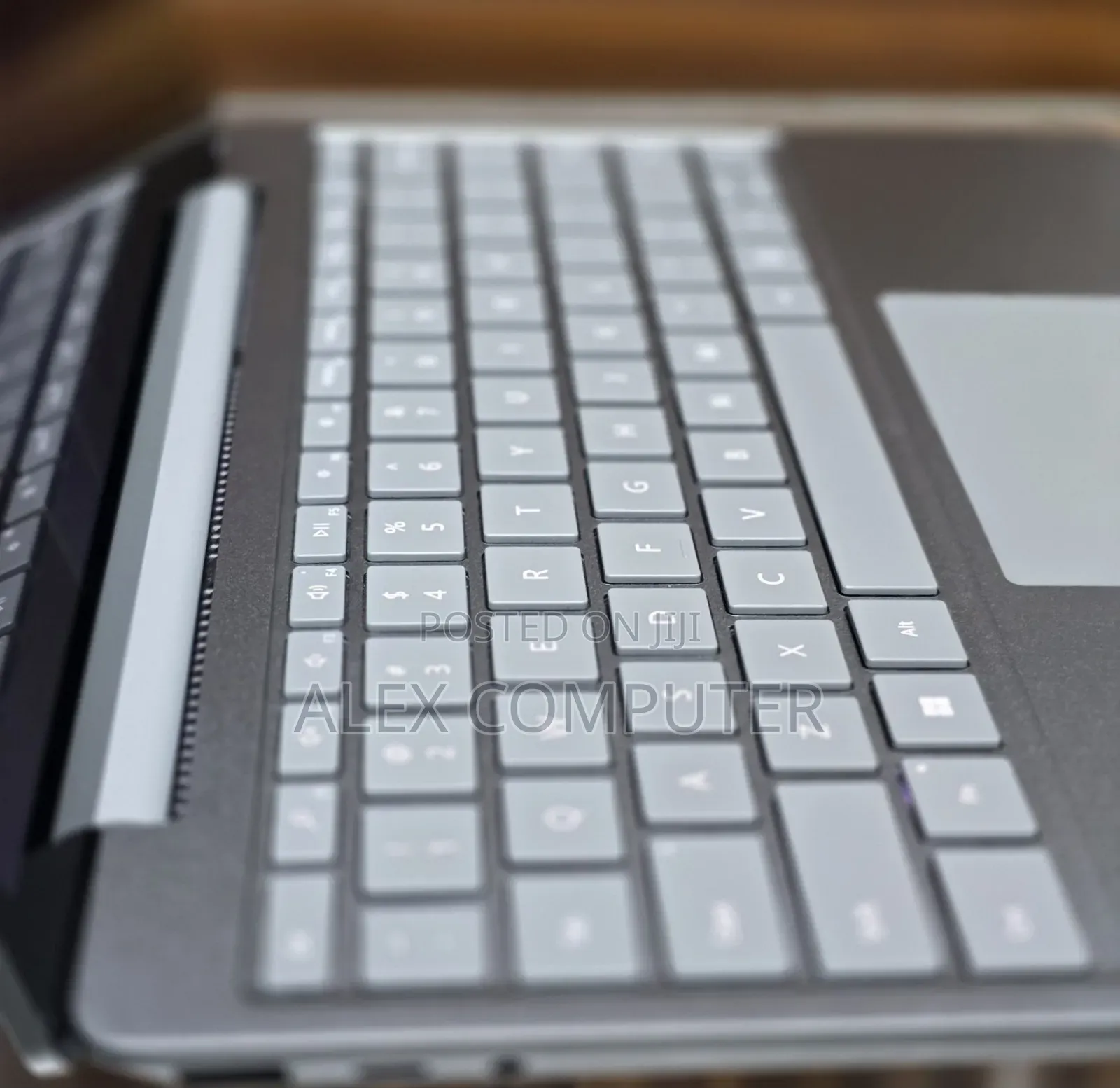 New Laptop Microsoft Surface 8GB Intel Core i5 SSD 256GB
