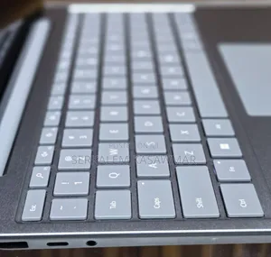 New Laptop Microsoft Surface 8GB Intel Core i5 SSD 256GB