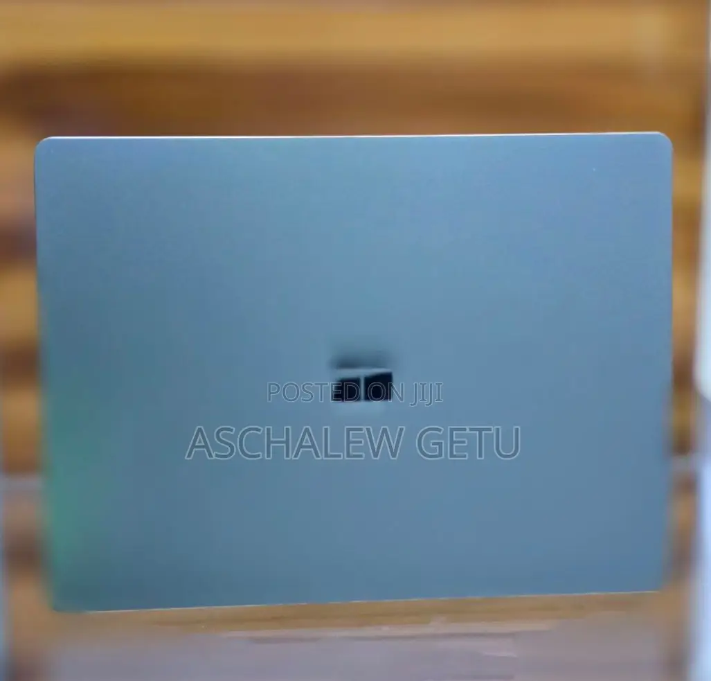 New Laptop Microsoft Surface 8GB Intel Core I5 SSD 256GB