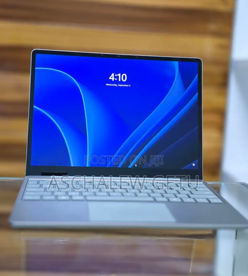 New Laptop Microsoft Surface 8GB Intel Core I5 SSD 256GB