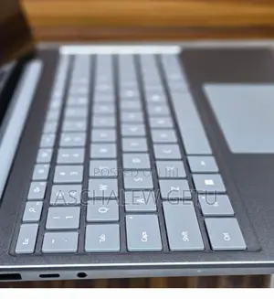 New Laptop Microsoft Surface 8GB Intel Core I5 SSD 256GB