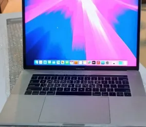 Photo - New Laptop Apple MacBook Pro 2017 16GB Intel Core i7 SSD 256GB