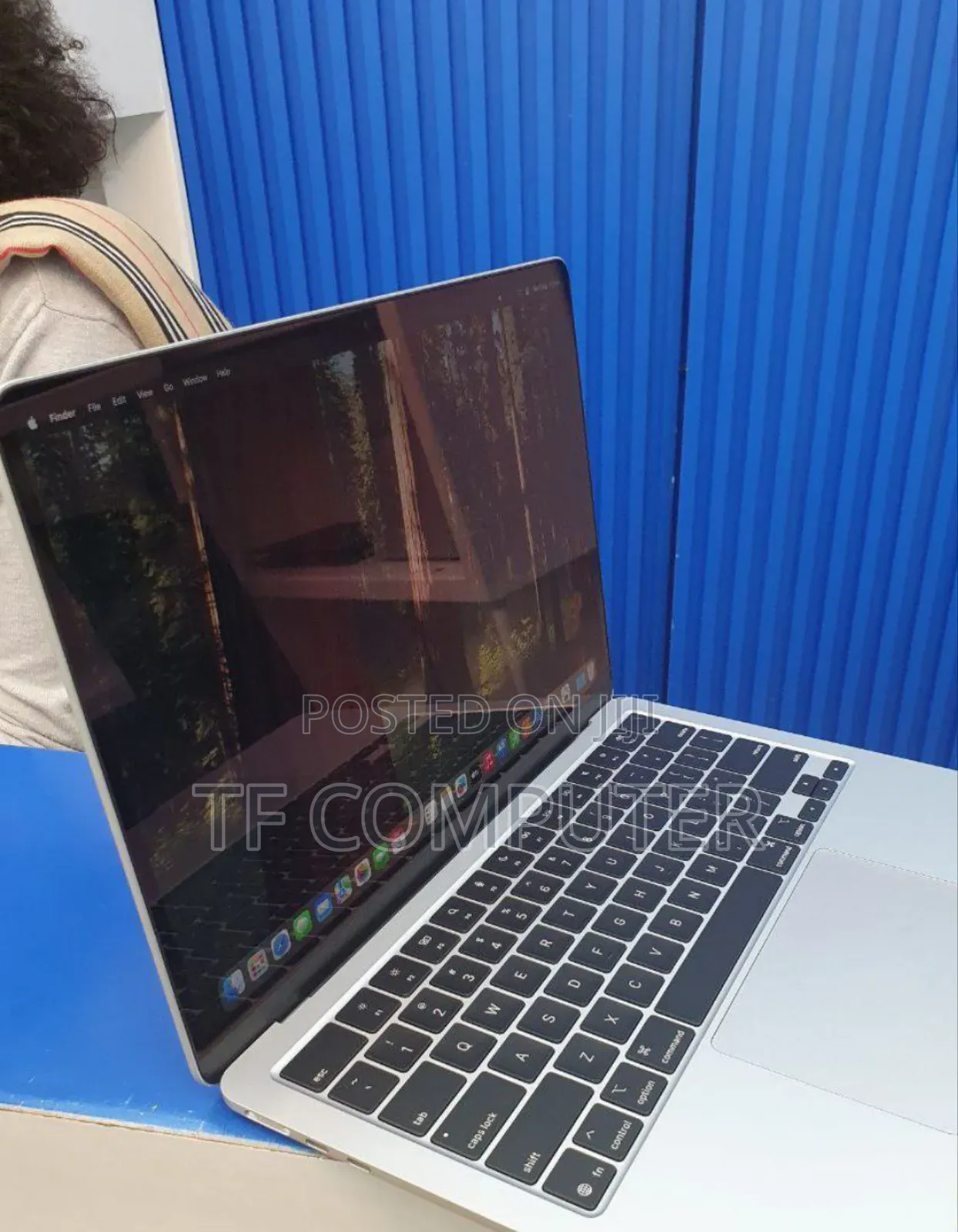 New Laptop Apple MacBook Air 2025 M4 13-Inch 16GB Apple M4 SSD 256GB