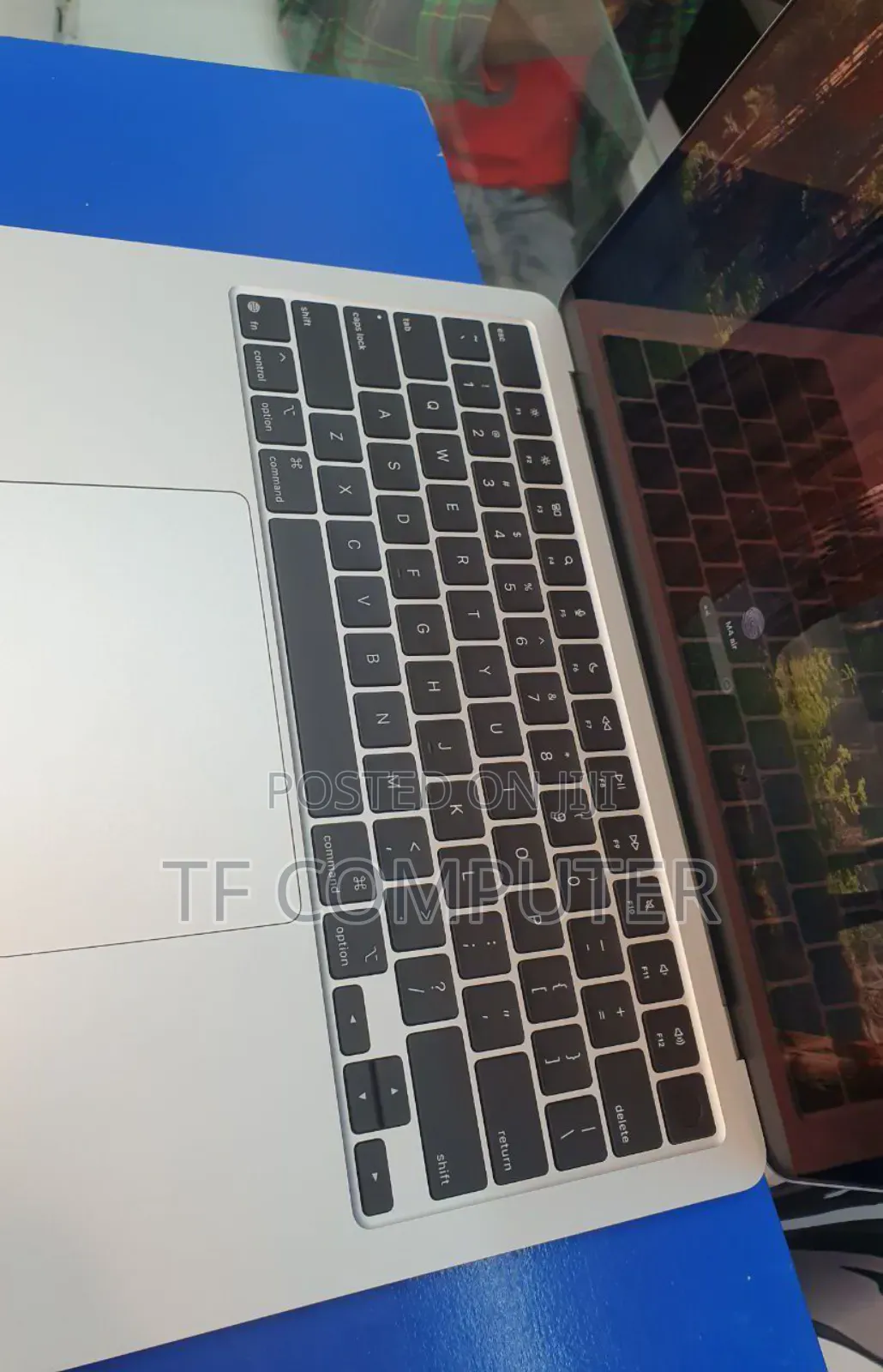 New Laptop Apple MacBook Air 2025 M4 13-Inch 16GB Apple M4 SSD 256GB