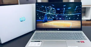 New Laptop HP 8GB AMD Ryzen 5 SSD 512GB