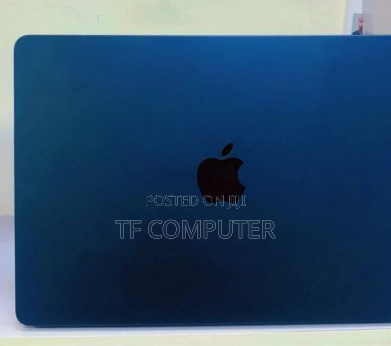 New Laptop Apple MacBook Air 2022 M2 8GB Apple M2 SSD 256GB