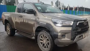 Toyota Hilux 2021 Gray
