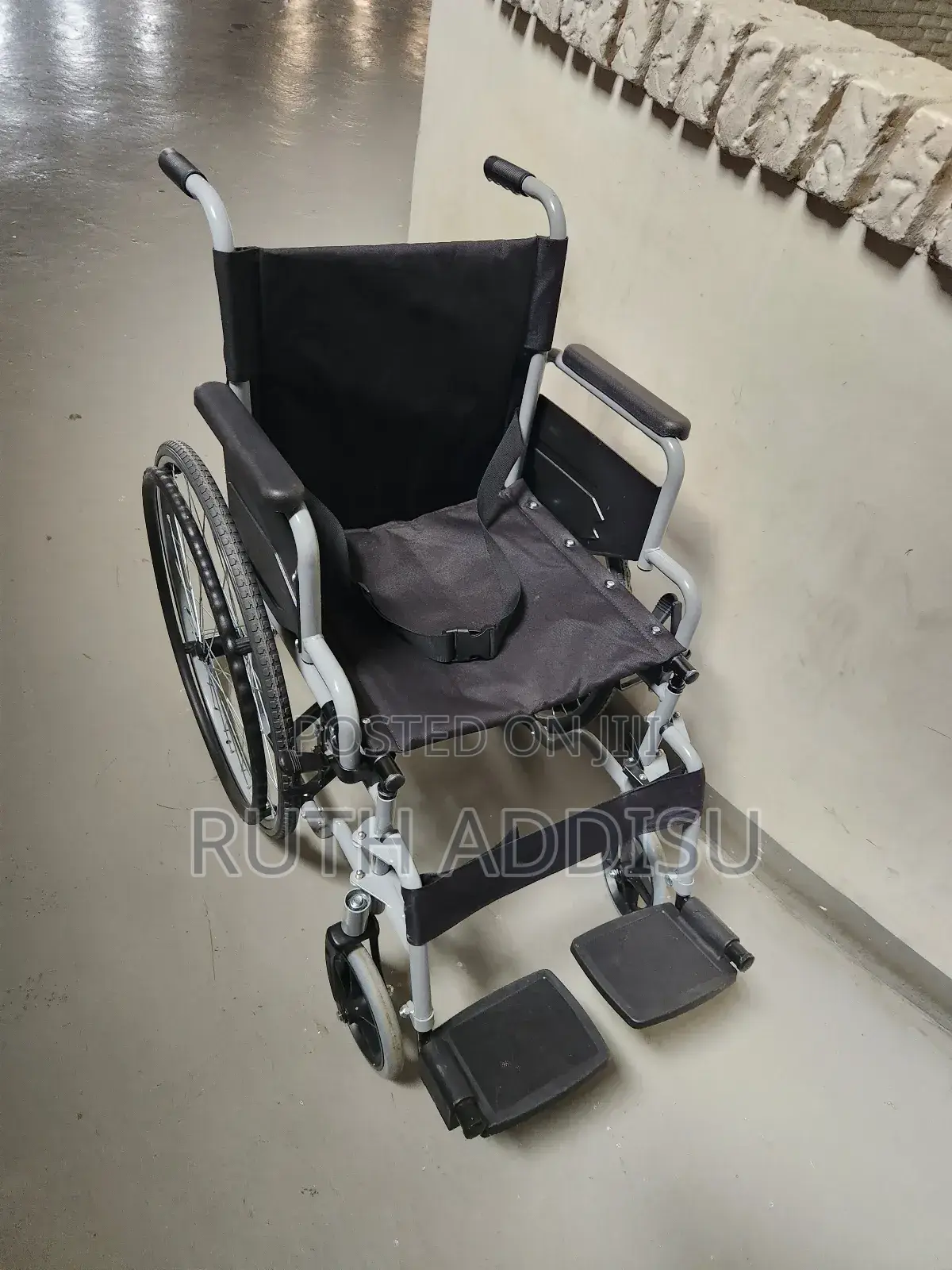 Normal Belted Wheelchair知名wheelchair發生wheelchair倚仗wheelchair Normal