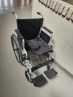 Normal Belted Wheelchair知名wheelchair發生wheelchair倚仗wheelchair Normal