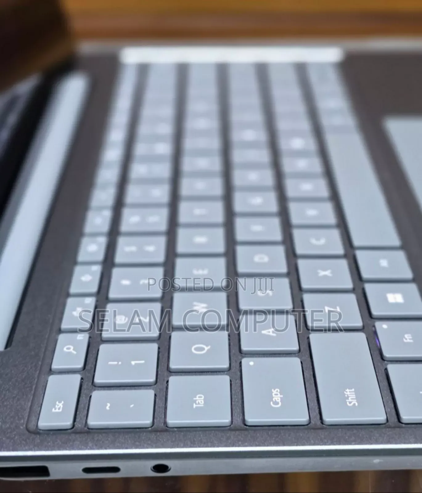 New Laptop Microsoft Surface 8GB Intel Core I5 SSD 256GB