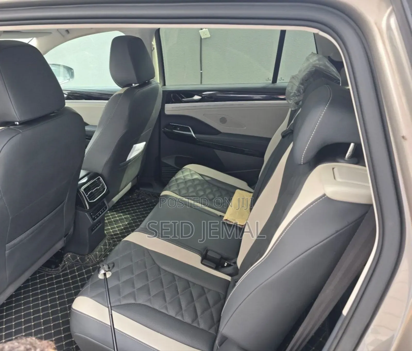 Volkswagen ID.4 2024 Gray