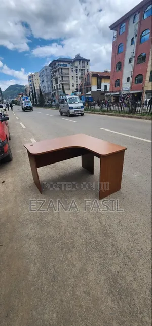 Photo - Office L~Shape Table