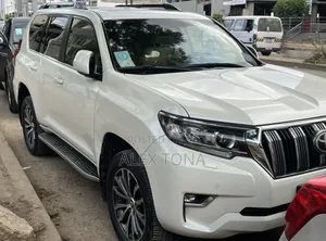 Photo - Toyota Land Cruiser Prado 2019 White