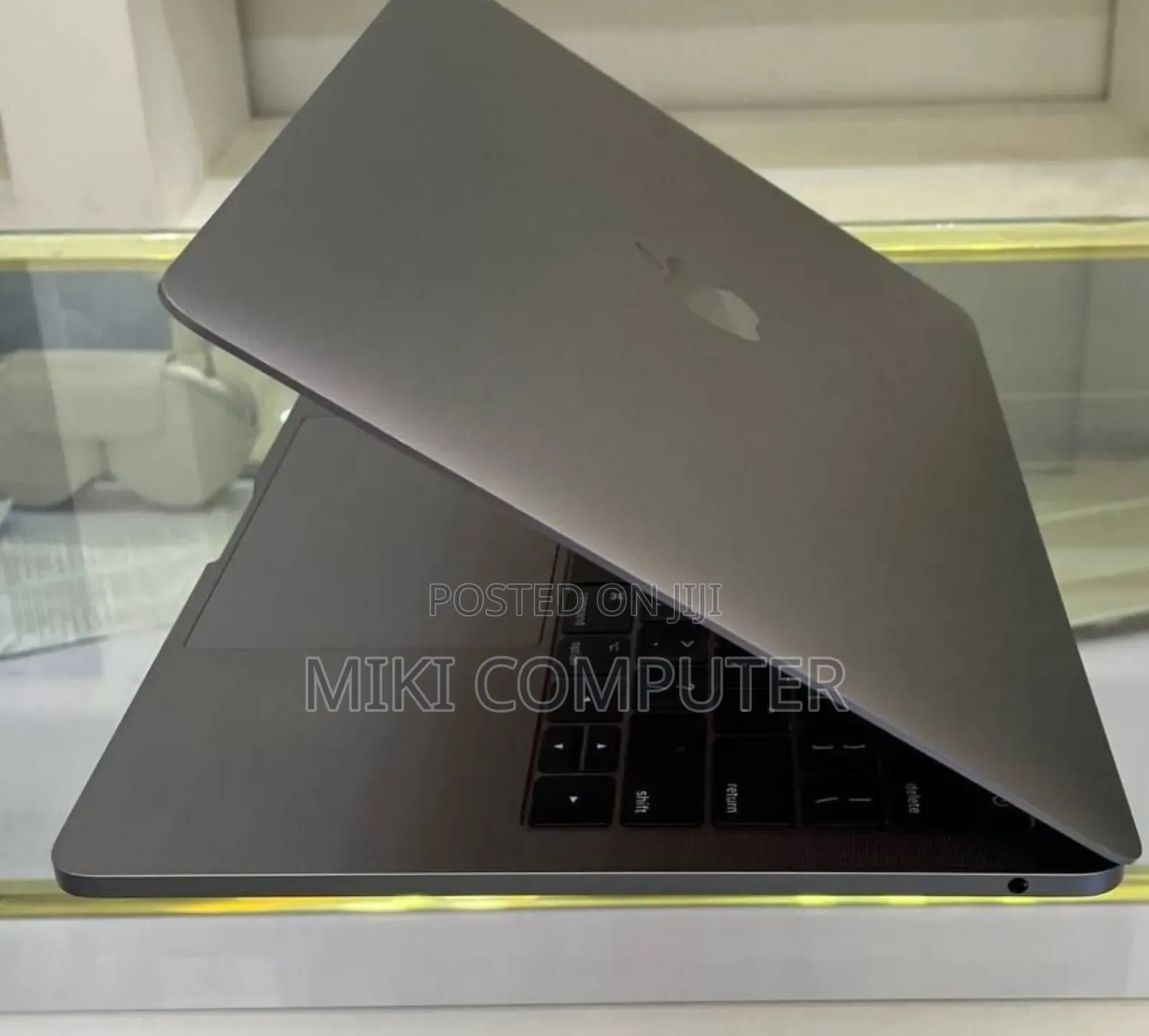 New Laptop Apple MacBook Pro 2017 16GB Intel Core I5 SSD 512GB