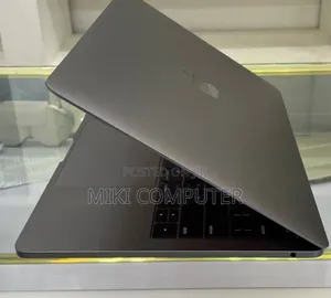 New Laptop Apple MacBook Pro 2017 16GB Intel Core I5 SSD 512GB