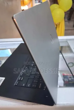 New Laptop Dell Precision 15 3520 16GB Intel Core I7 SSD 512GB