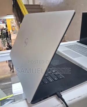 New Laptop Dell Precision 15 3520 16GB Intel Core I7 SSD 512GB