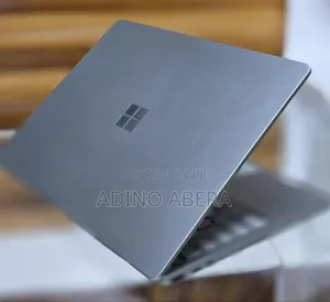 New Laptop Microsoft Surface 8GB Intel Core I5 SSD 256GB