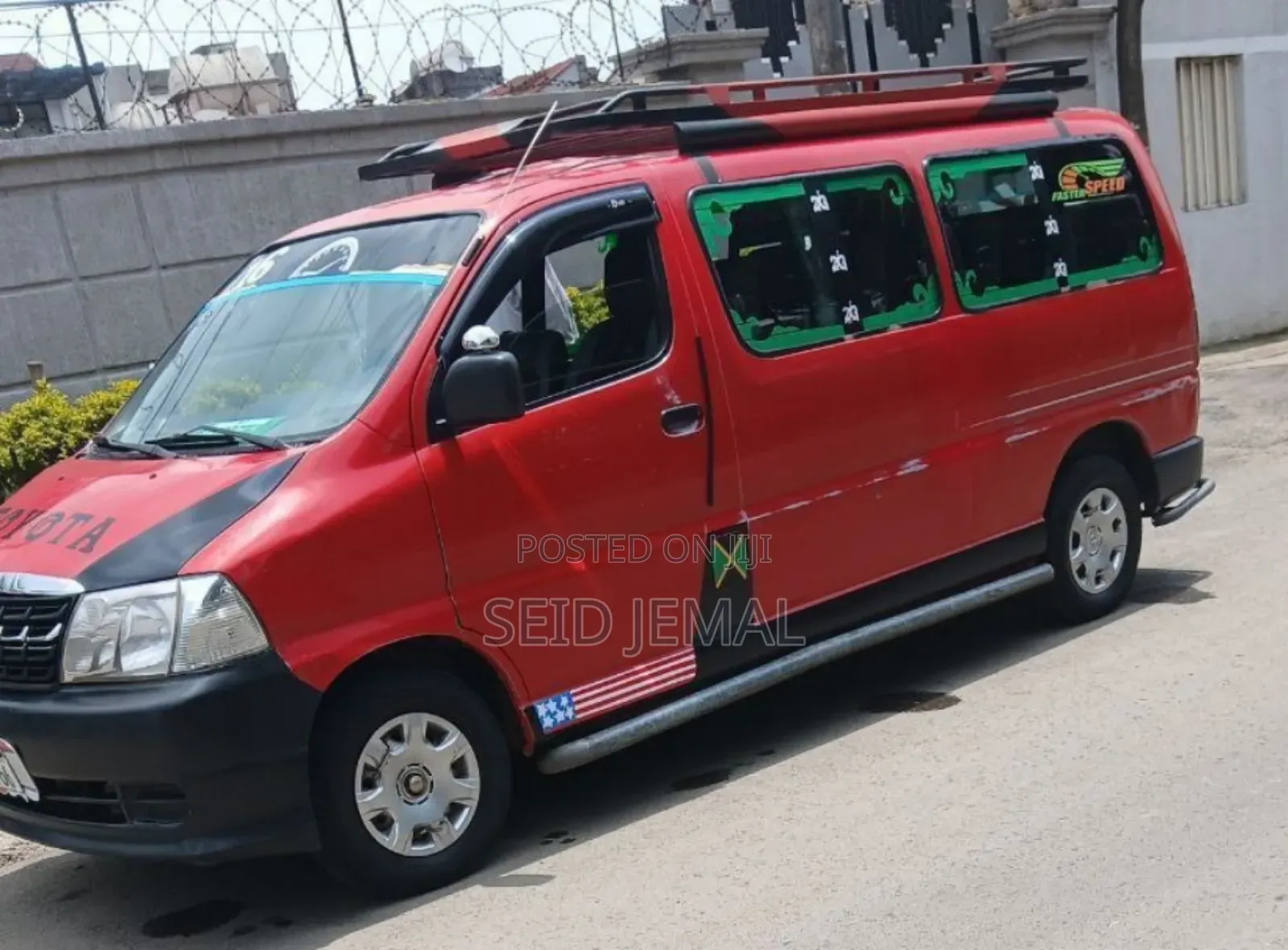 Toyota HiAce 2011 Red