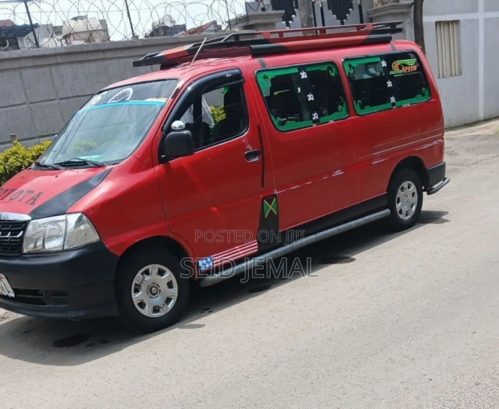 Toyota HiAce 2011 Red