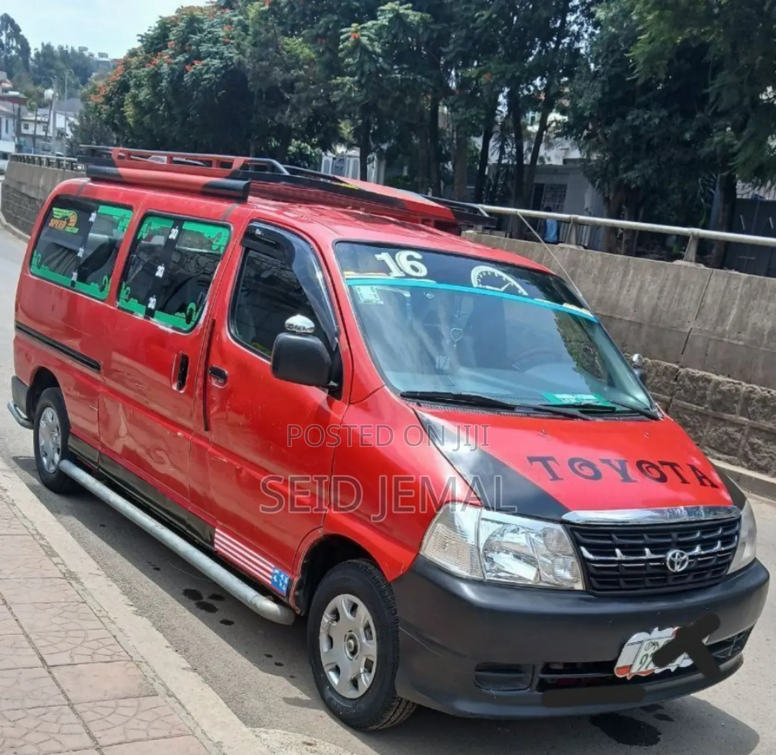 Toyota HiAce 2011 Red