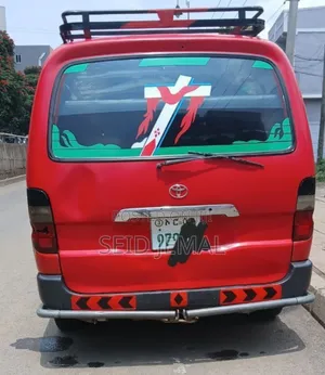Toyota HiAce 2011 Red
