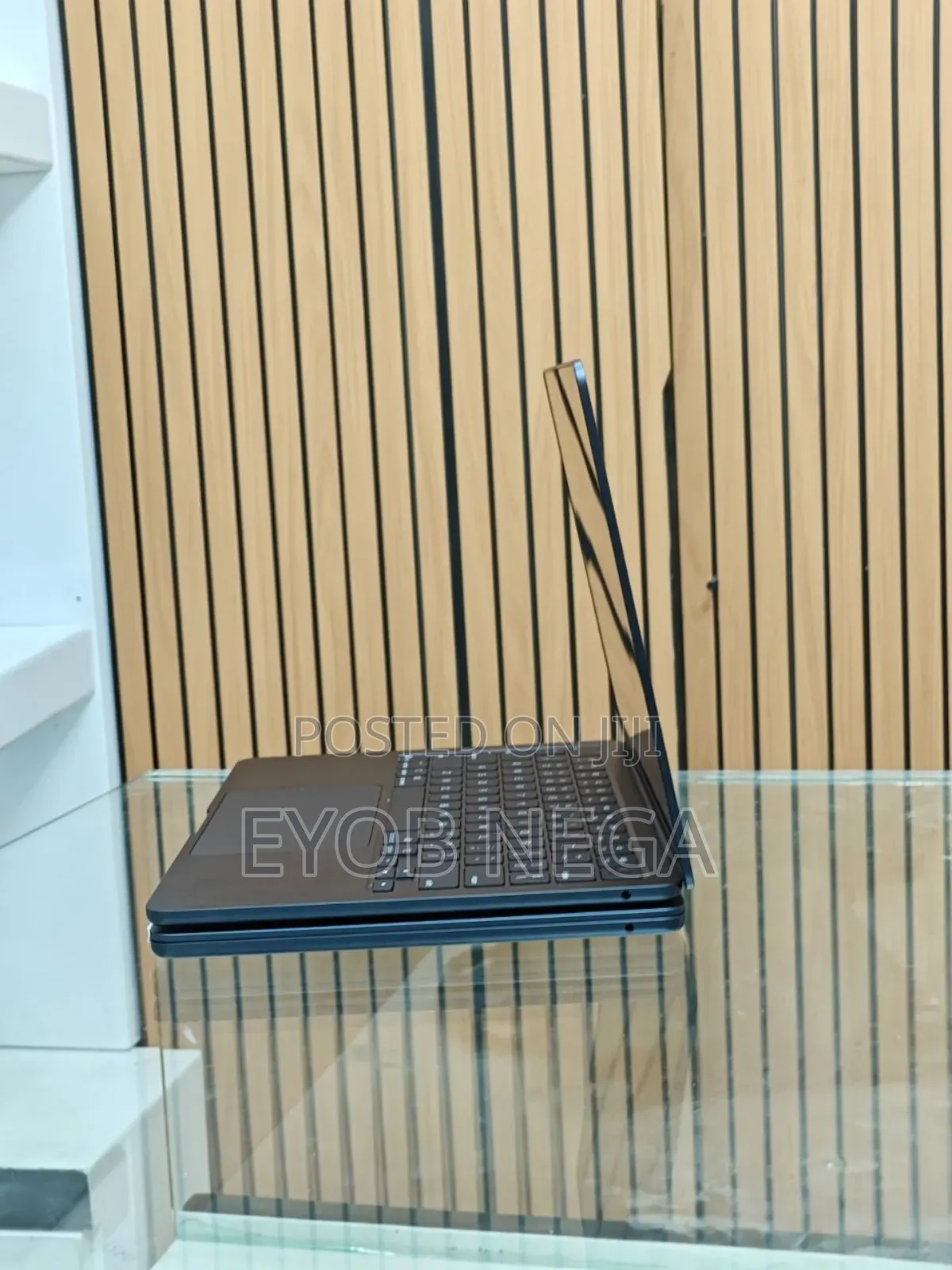 New Laptop Apple MacBook Air 2024 M3 13-Inch 16GB Apple M3 SSD 256GB