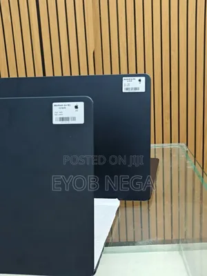 New Laptop Apple MacBook Air 2024 M3 13-Inch 16GB Apple M3 SSD 256GB