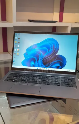 New Laptop HP ZBook Firefly G8 32GB Intel Core I7 SSD 512GB