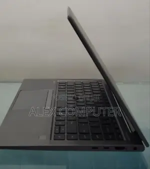 New Laptop HP ZBook Firefly 15 G7 16GB Intel Core I7 SSD 512GB