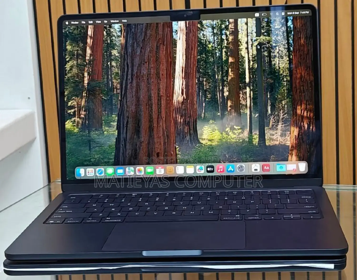 New Laptop Apple MacBook Air 2025 M4 13-Inch 16GB Apple M4 SSD 256GB