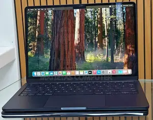 New Laptop Apple MacBook Air 2025 M4 13-Inch 16GB Apple M4 SSD 256GB