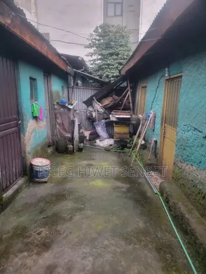 የሚሸጥ የድሮ ቪላ